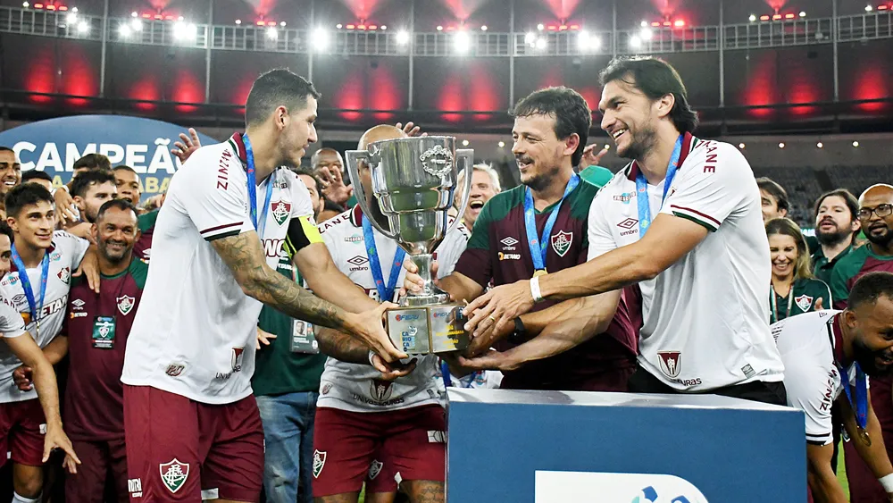 Diniz levanta troféu da Taça Guanabara com Nino, Felipe Melo e Matheus Ferraz