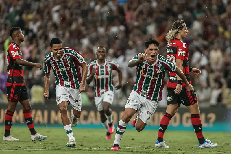 Cano comemora após gol na final do carioca contra o Flamengo 