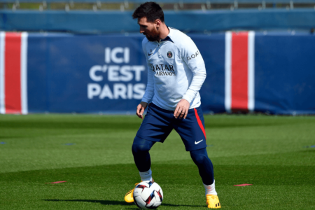 PSG suspende Messi após craque viajar sem autorização