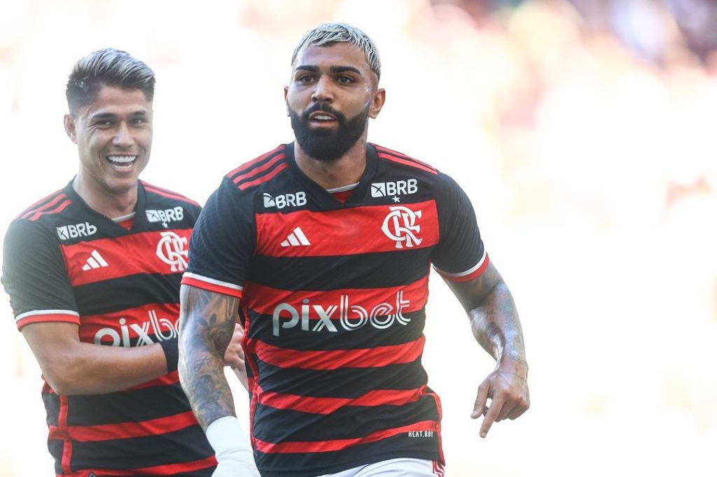 Gabigol busca top 5 do ranking de maiores artilheiros do Flamengo